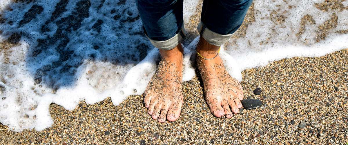 Marcher dans la mer avec de l'arthrose